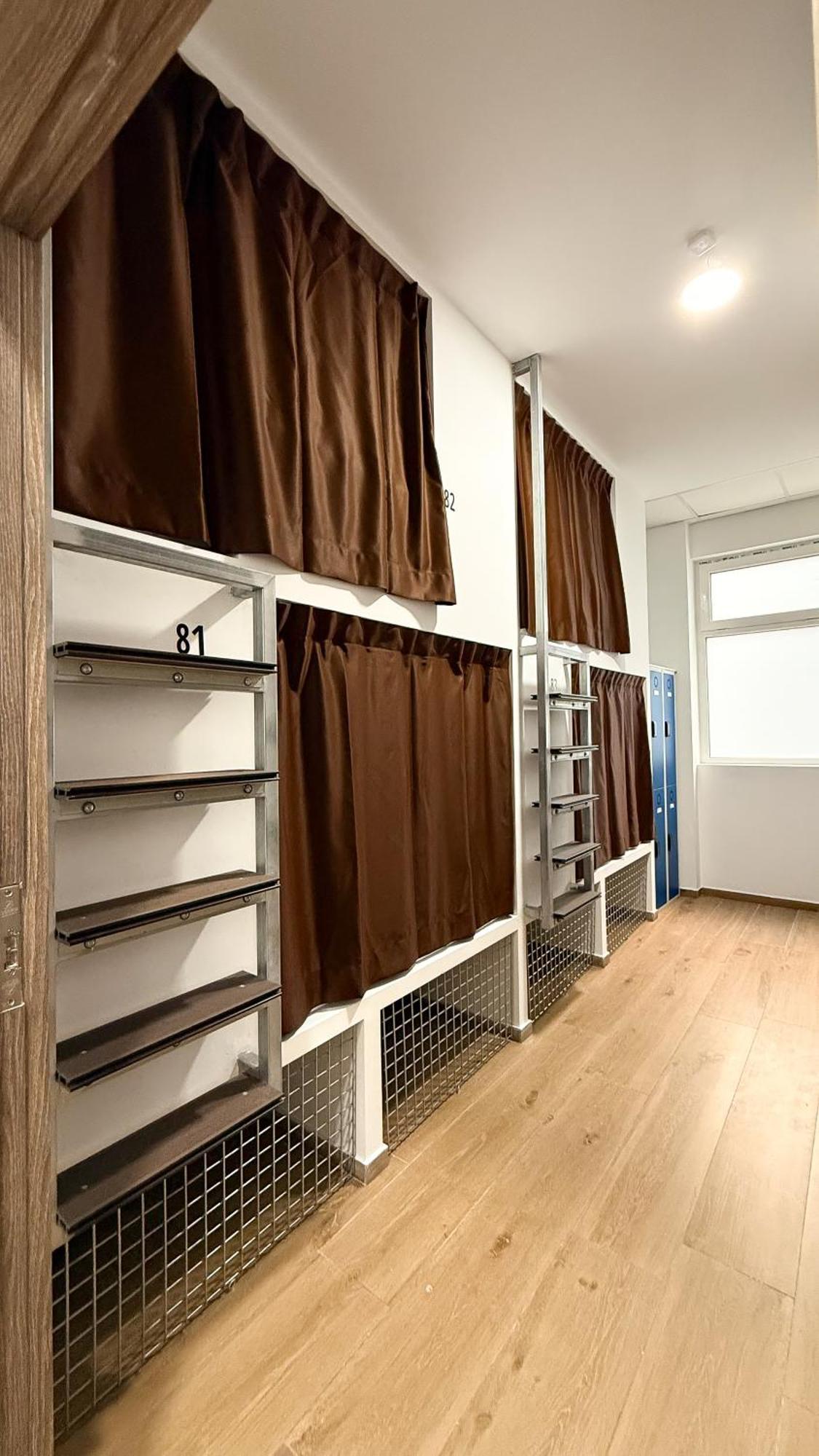 Beach & Arts Hostel Валенсия Экстерьер фото