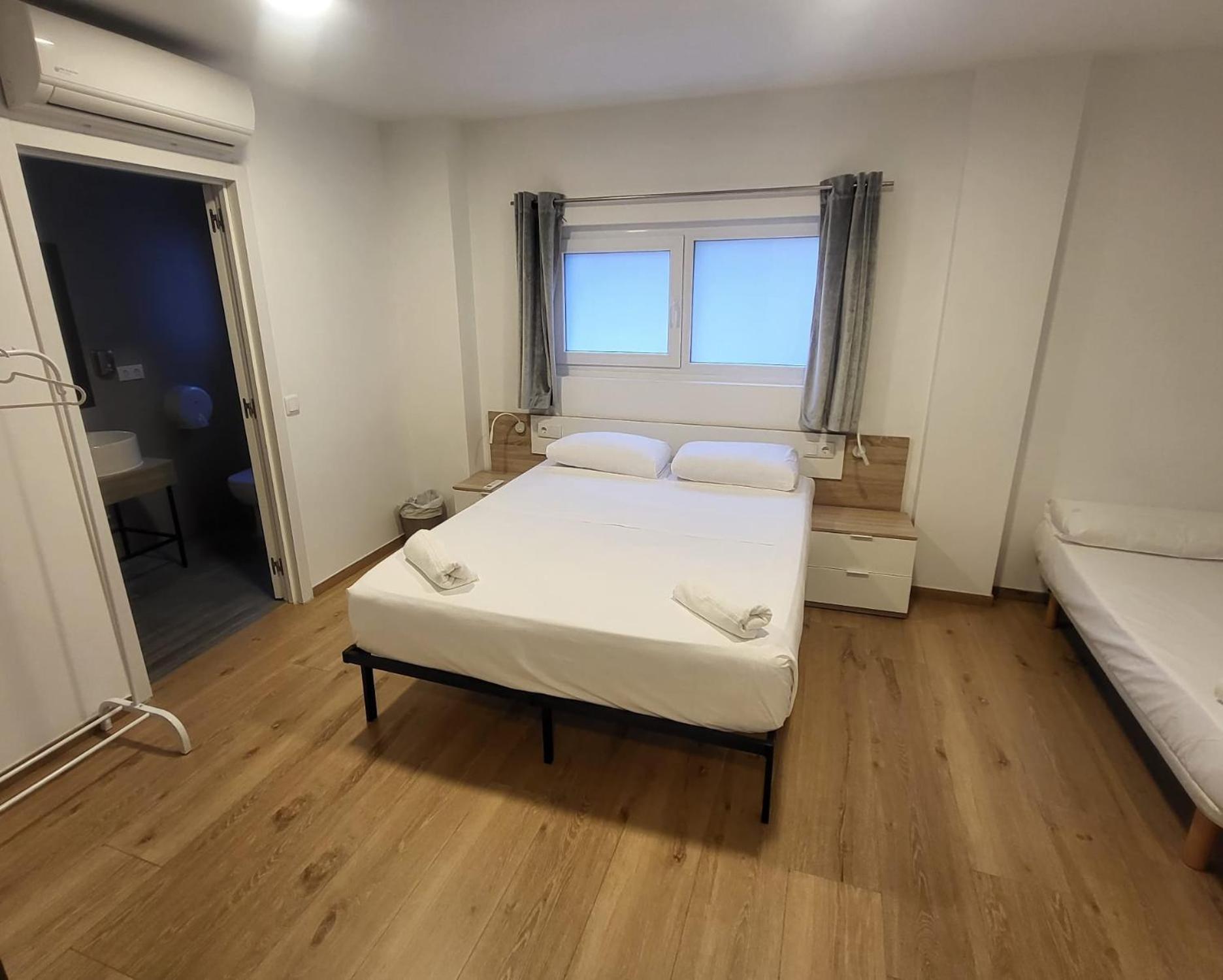 Beach & Arts Hostel Валенсия Экстерьер фото