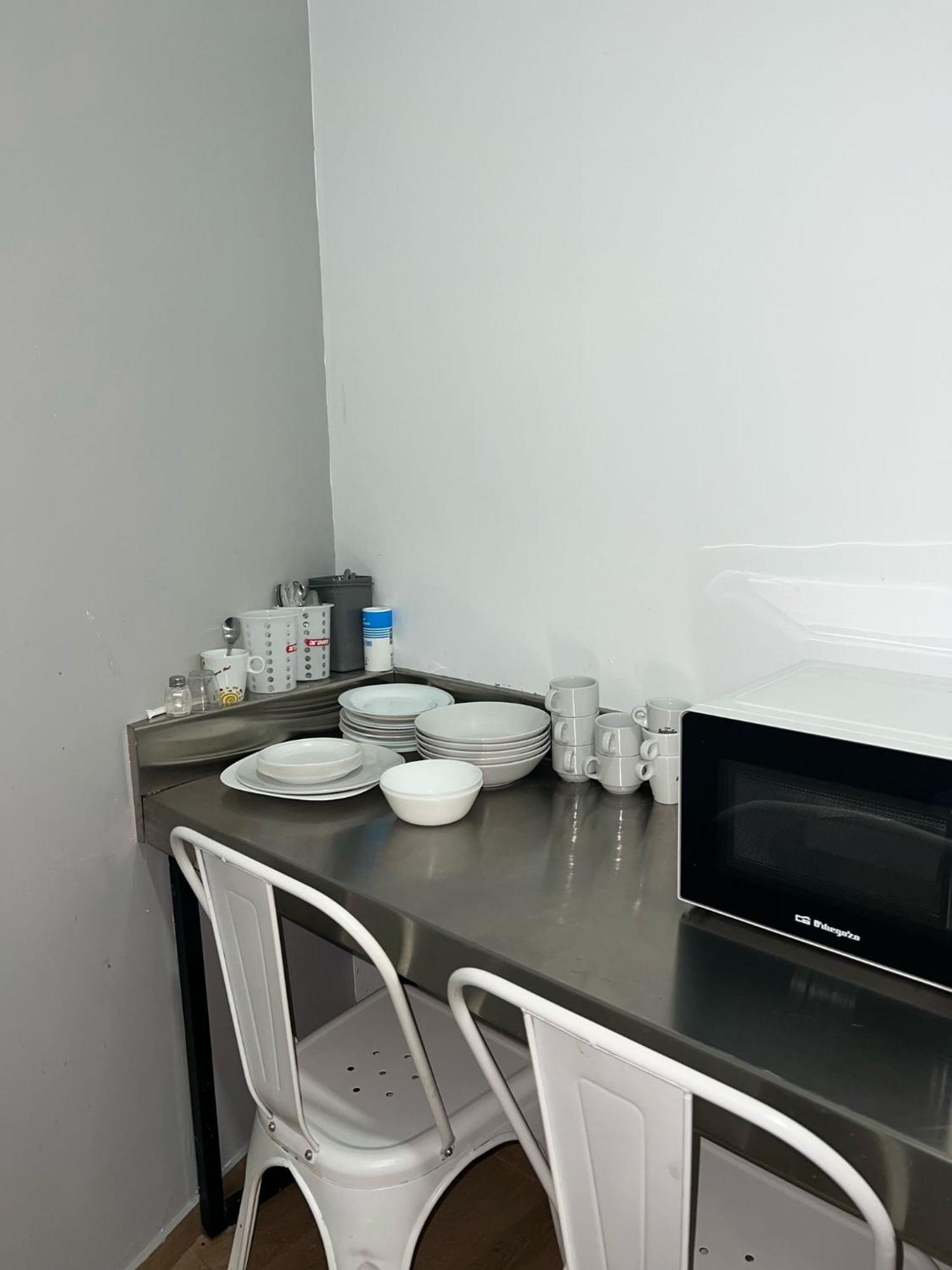 Beach & Arts Hostel Валенсия Экстерьер фото